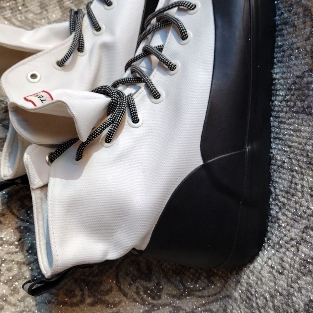 Hunter for Target Adult Unisex Sneakers M12/ W14   Nwot in White and Black - Picture 3 of 6